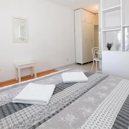 Brelamed Apartment *